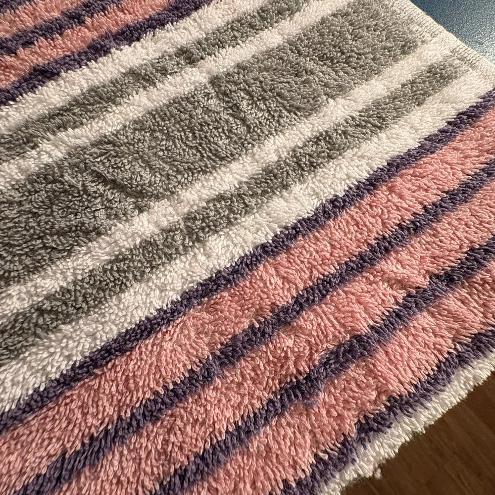 Dundee Vintage Large Bath Towel Pink Purple Gray Stripe 100% Cotton USA 31x45
